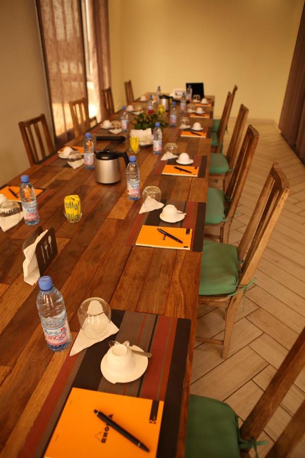 Au Bord De L'Eau Hotel Бамако Екстериор снимка