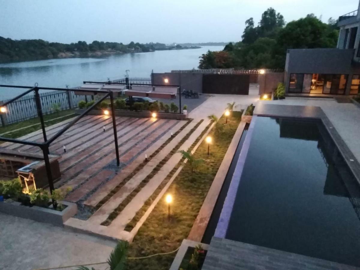 Au Bord De L'Eau Hotel Бамако Екстериор снимка