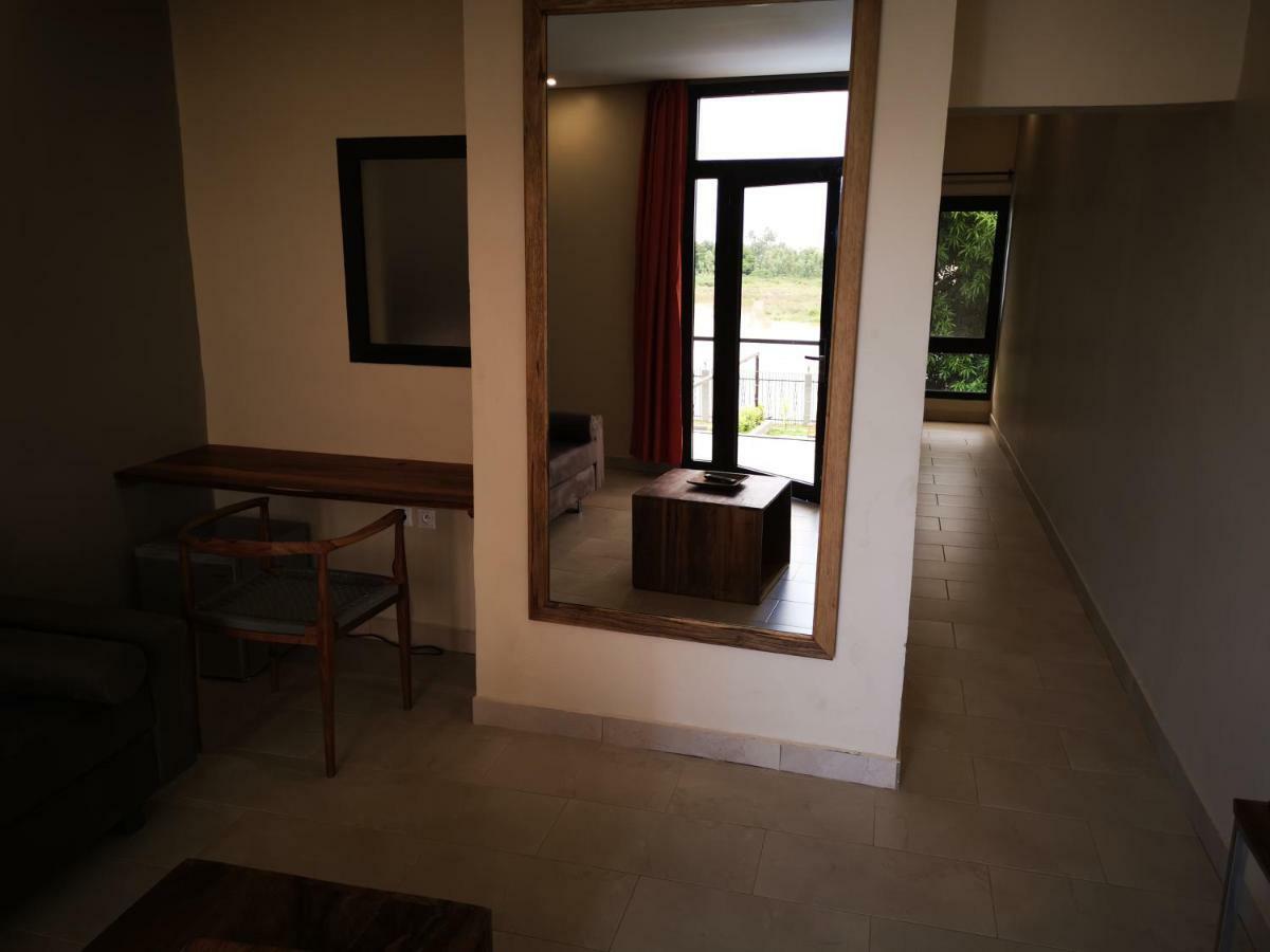 Au Bord De L'Eau Hotel Бамако Екстериор снимка