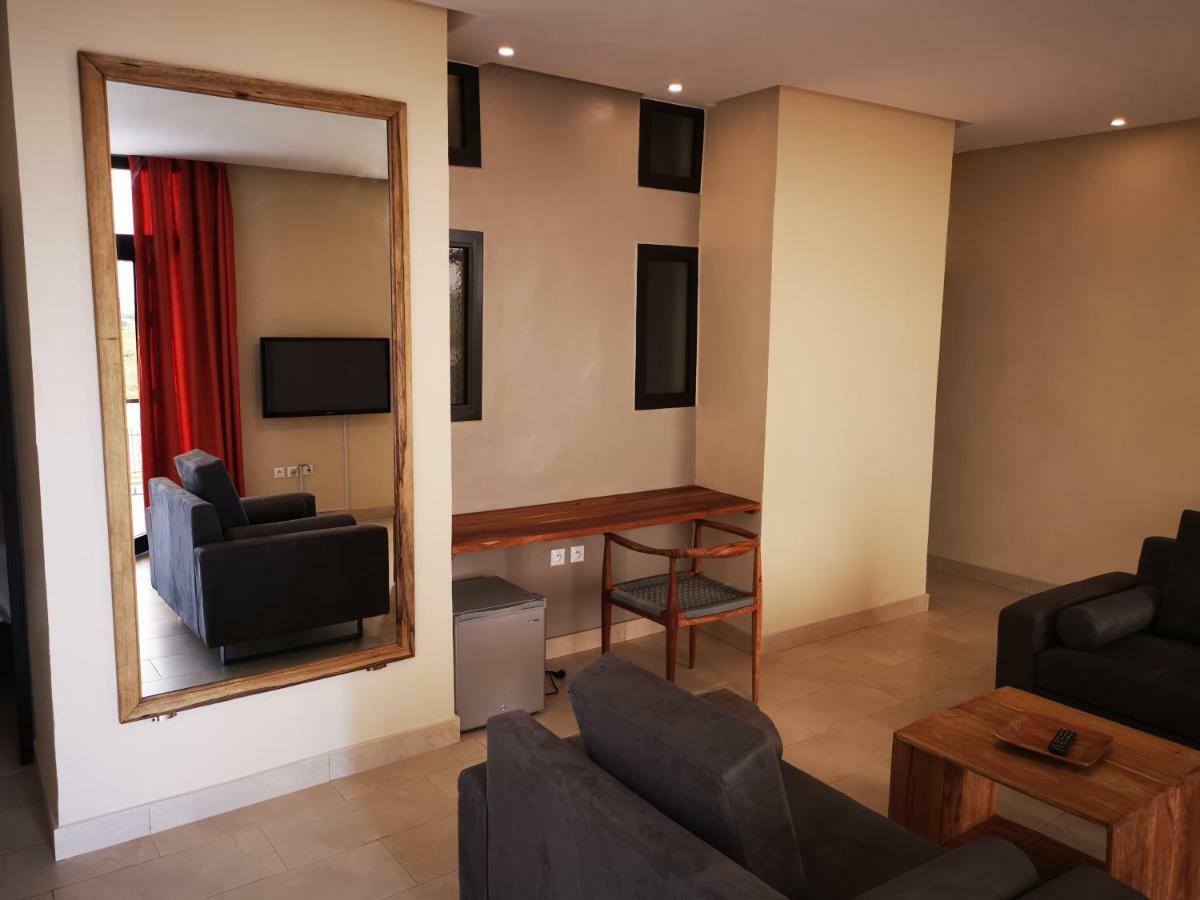 Au Bord De L'Eau Hotel Бамако Екстериор снимка