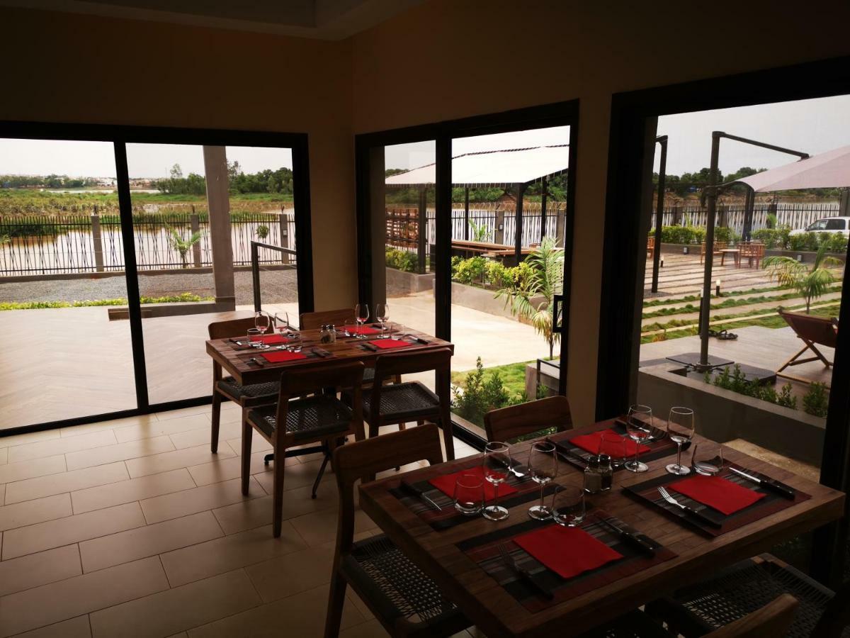 Au Bord De L'Eau Hotel Бамако Екстериор снимка